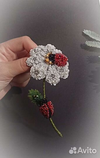 Брошь ромашка