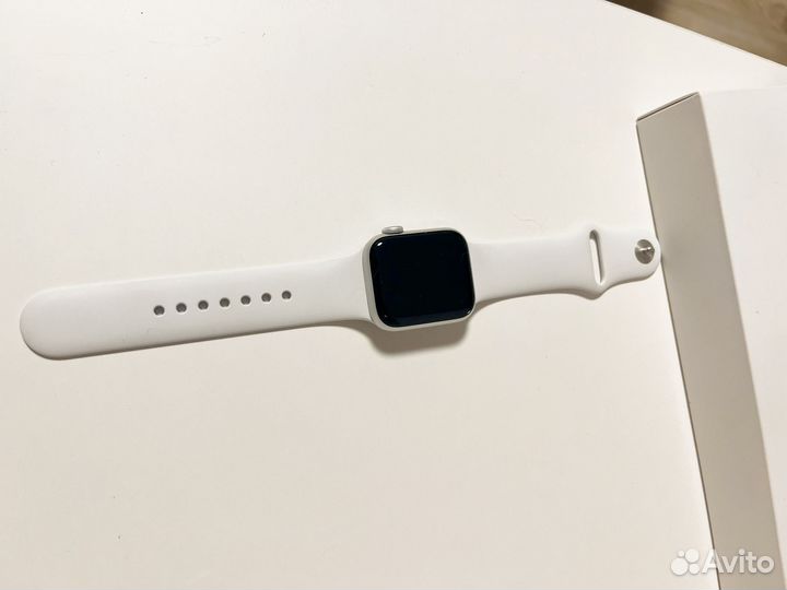 Pple Watch Series SE 2 40mm Silver WhiteSport Band