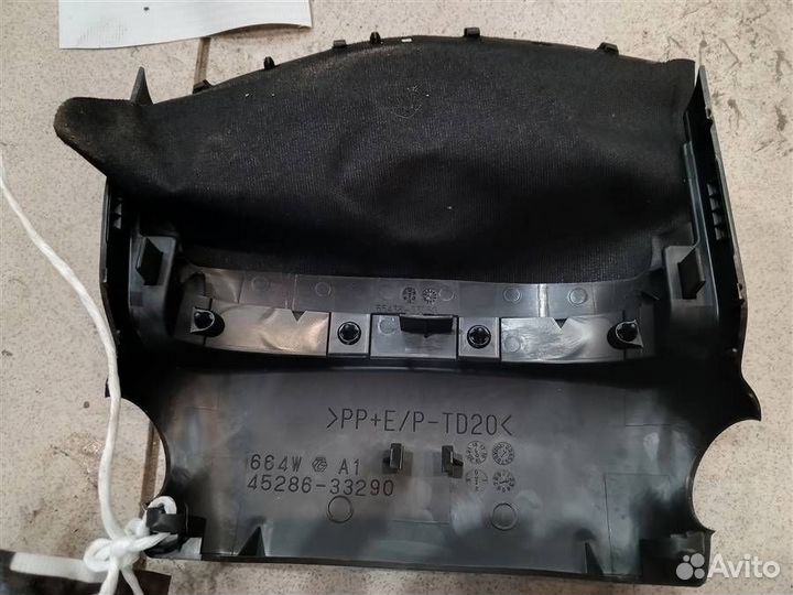 Кожух рулевой колонки верхний Toyota Camry XV70 2