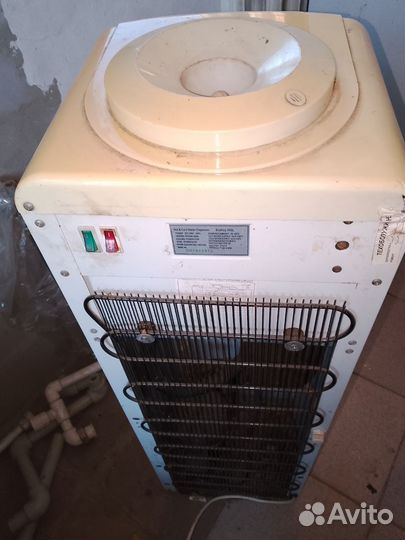 Кулер для воды напольный