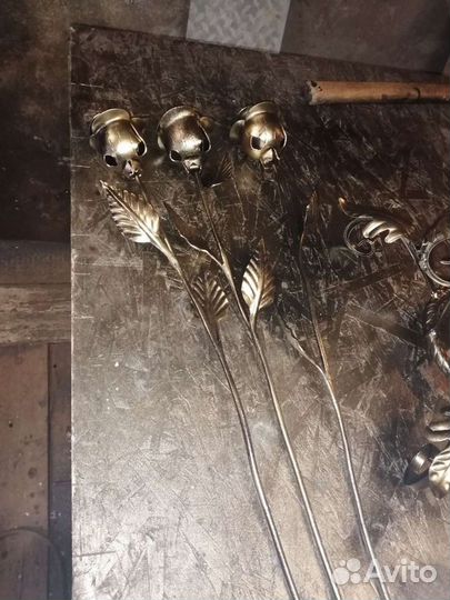 Изделие из метала ваза