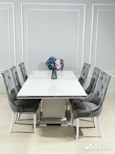 Стол и стулья