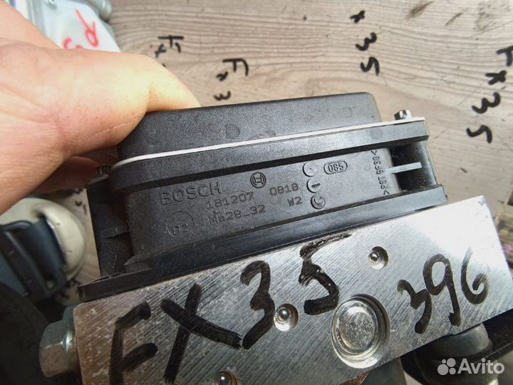 Блок abs Infiniti Fx35 S51 VQ35-HR 2010