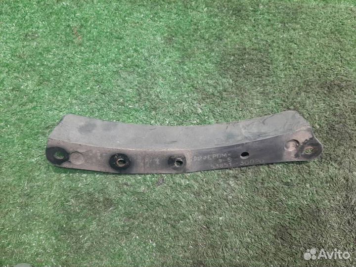 Брызговик передний правый Lexus GS300 (S160) 2001