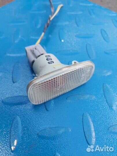 Поворотник Toyota Prius 2 NHW20 (2003 - 2011)