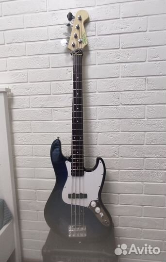 Продам бас гитару