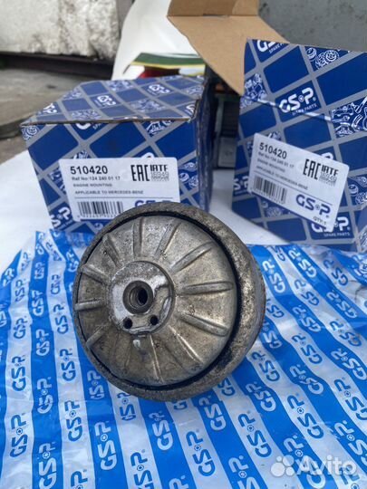 Подушка двигателя Mercedes 124
