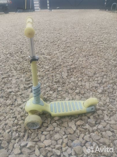 Самокат детский с ручкой и сиденьем