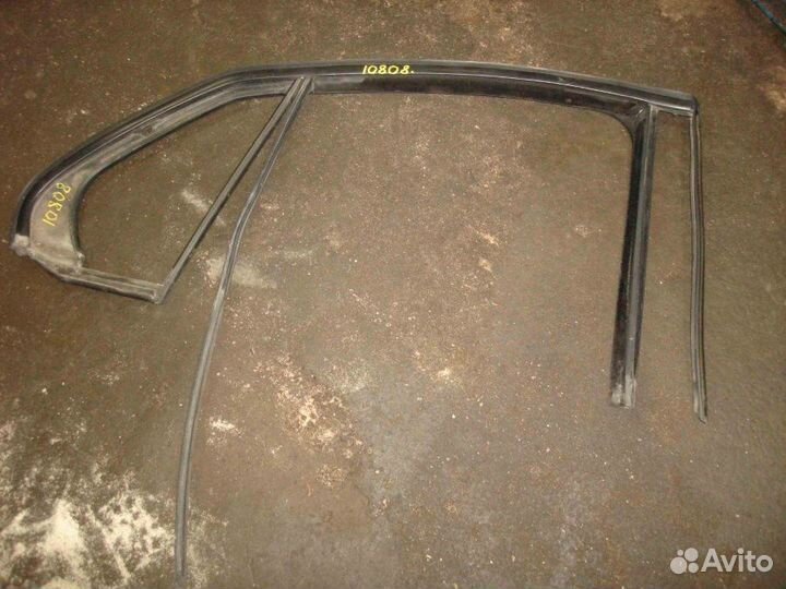 Уплотнитель VW Jetta V 2005-2011