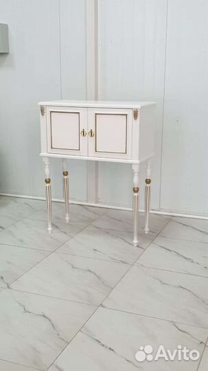 Консольный столик из массива