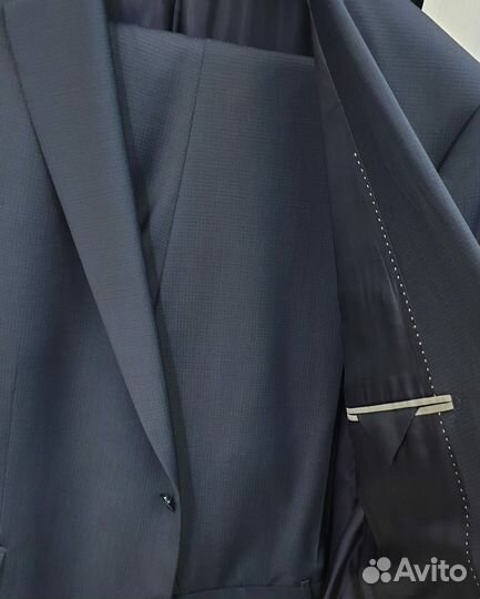 Классический костюм новый 64