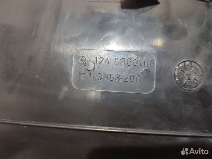 Накладка левая внутренняя Mercedes w124