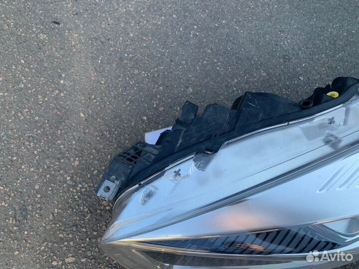 Фара левая Kuga 2 (белый повторитель)