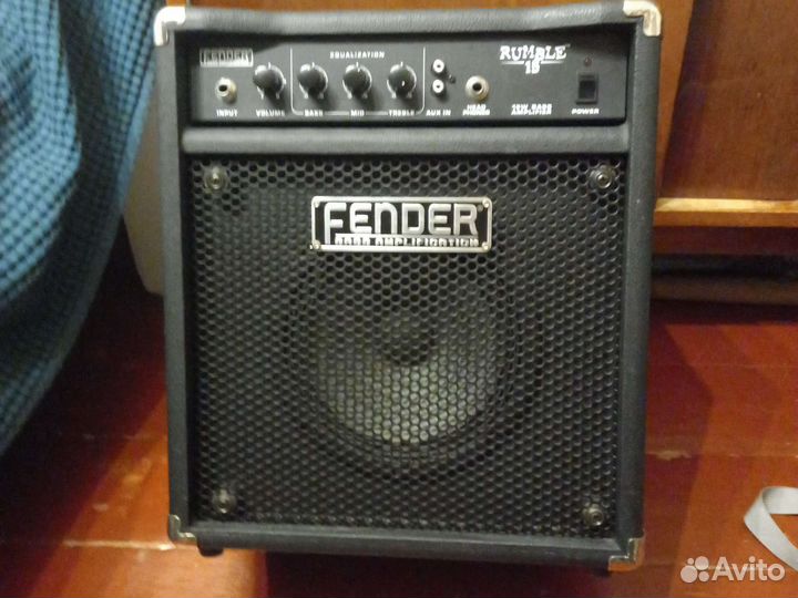 Fender Rumble 15 басовый комбик