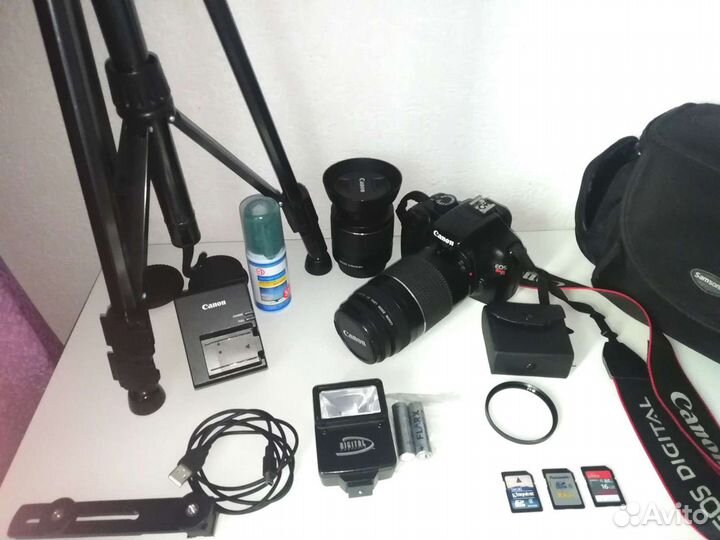 Зеркальный фотоаппарат Canon