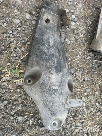 Кронштейн двигателя левый Bmw X6 E71 M57 3.5D 2009