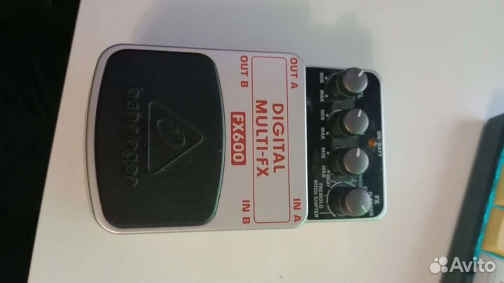 Гитарная педаль Behringer FX600 delay