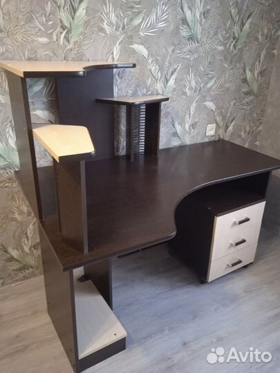 Компьютерный стол