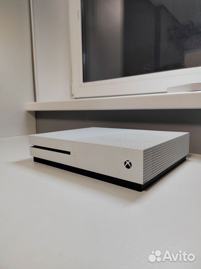 Xbox one s 1 геймпада 1tb