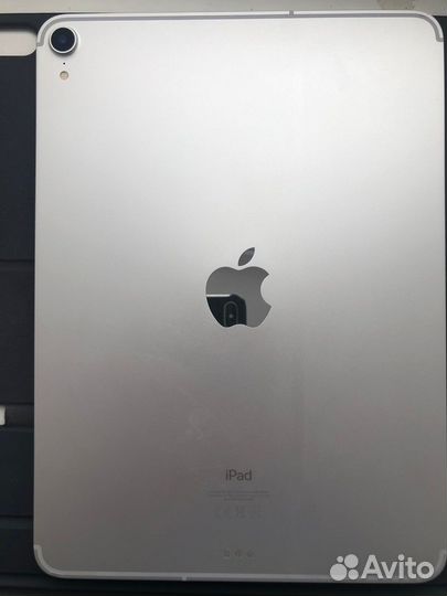 Планшет iPad Pro(11) Cellular 256 Гб с чехлом-клав