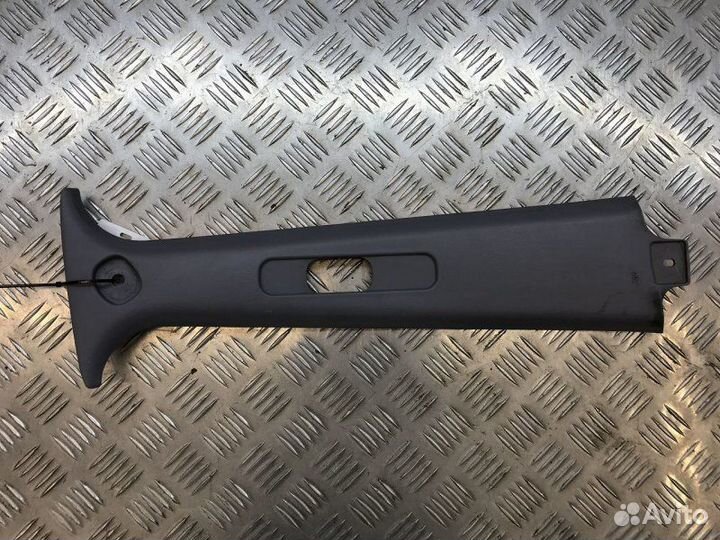 Обшивка центральной стойки Toyota Land Cruiser