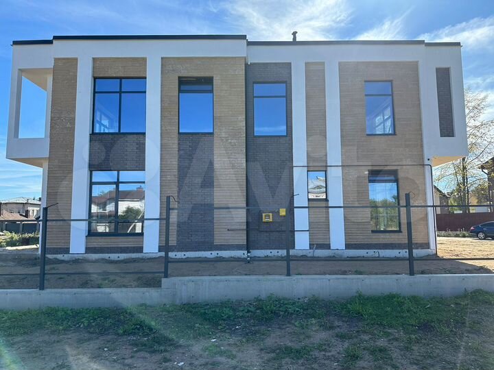 Коттедж 271 м² на участке 13,5 сот.