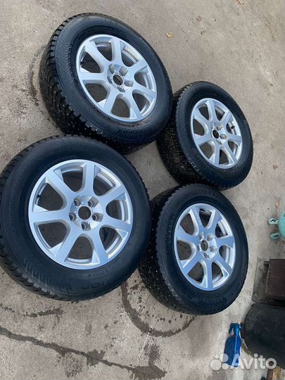 Диски литые с резиной Audi 8R0601025 R17