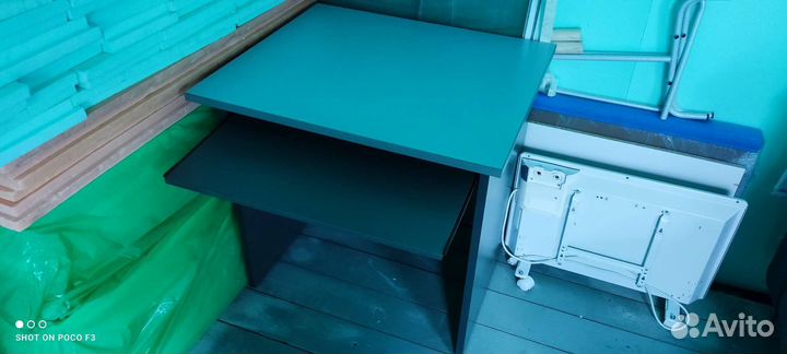 Компьютерный стол серый