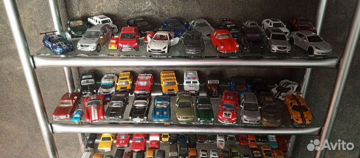 Стеллаж с машинками