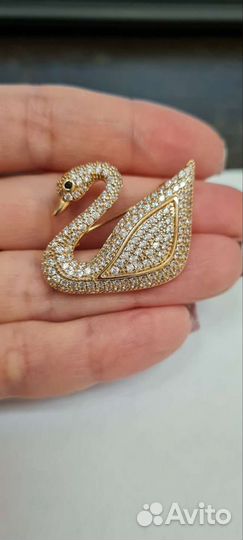 Брошь с кристаллами Swarovski