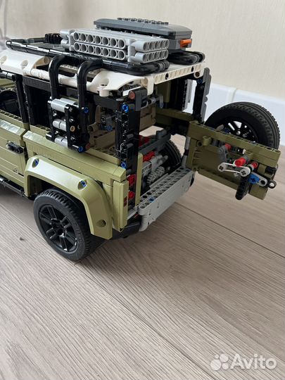 Lego technic 42110 Land Rover. Оригинал