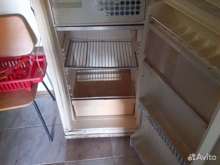 Холодильник бу маленький рядом