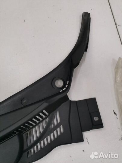 Решетка под лобовое стекло передняя левая Лада