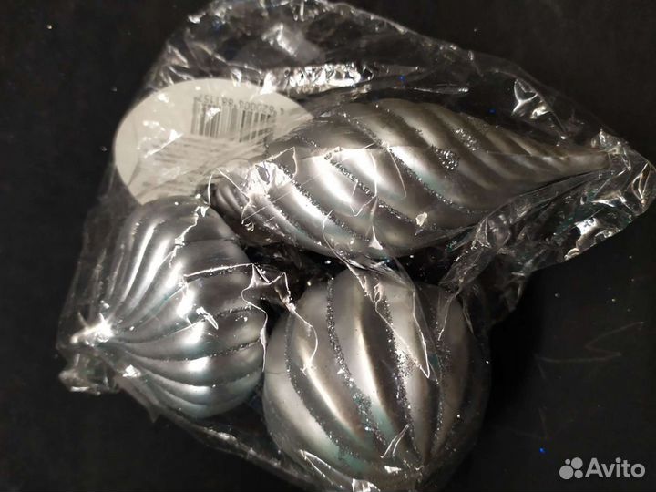 Серебряный набор новогодних шаров