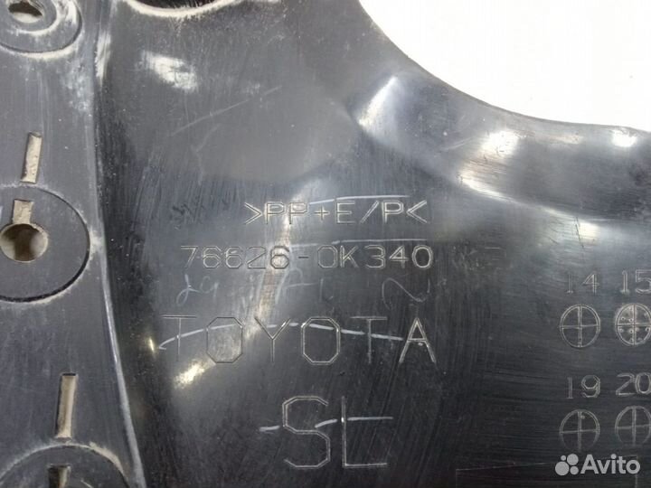 Брызговик задний левый Toyota Fortuner AN160 2015