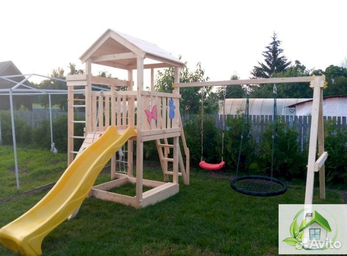 Детская площадка с горкой