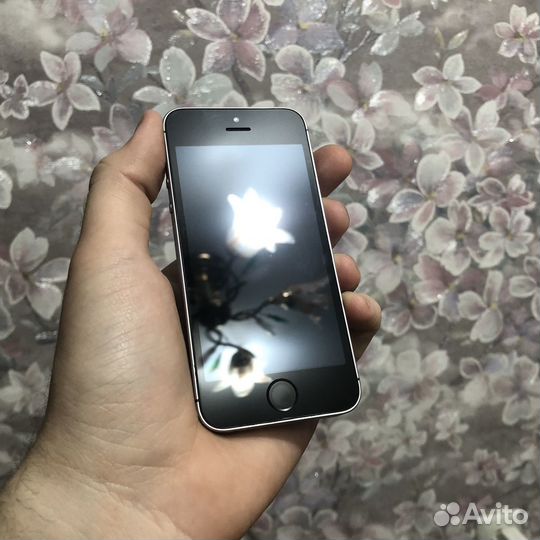iPhone SE, 16 ГБ