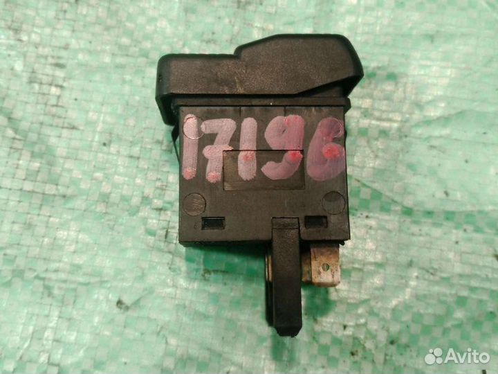 Кнопка подогрева стекла Volkswagen Passat B3