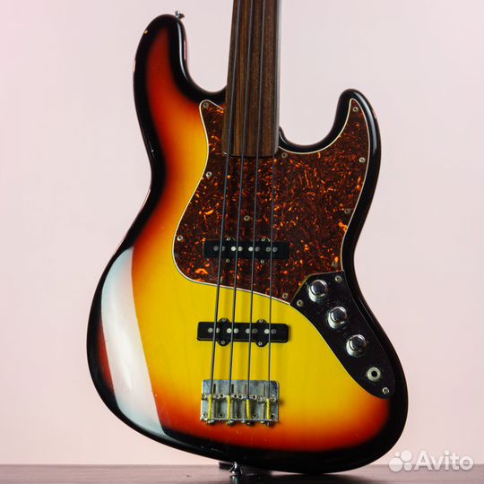 Fender JB-62 Fretless Sunburst Japan 1984