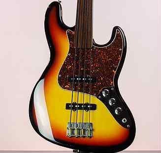 Fender JB-62 Fretless Sunburst Japan 1984