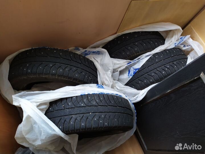 Bridgestone Ice Cruiser 7000S 185/65 R15 88T