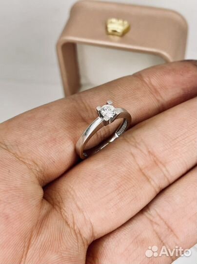 Золотое кольцо с бриллиантом 0.25 ct. Р.16