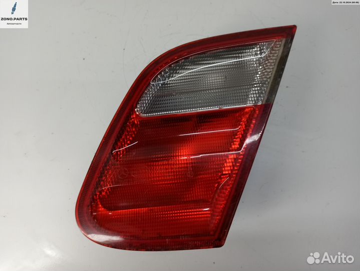 Фонарь крышки багажника правый 2088200664 на Mercedes W208 (CLK)