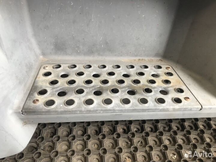 Корпус подножки правой Mercedes-Benz Axor