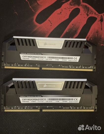 Материнская плата с процессором и памятью