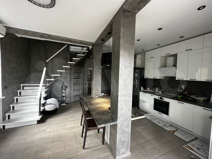 Дом 180 м² на участке 6 сот.