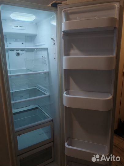 Холодильник Samsung Side by Side. Модель RS20CR