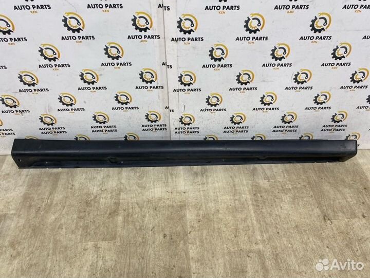 Молдинг порога правый Mitsubishi Outlander 3