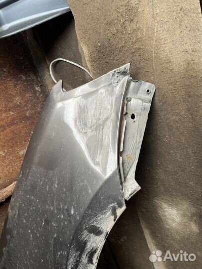 Крыло переднее правое