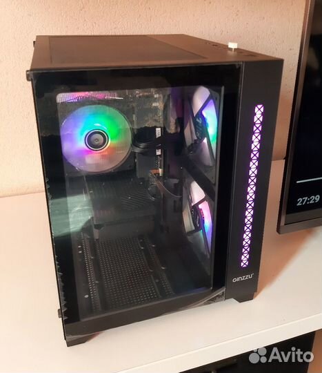 Ryzen 5 в черном аквариуме